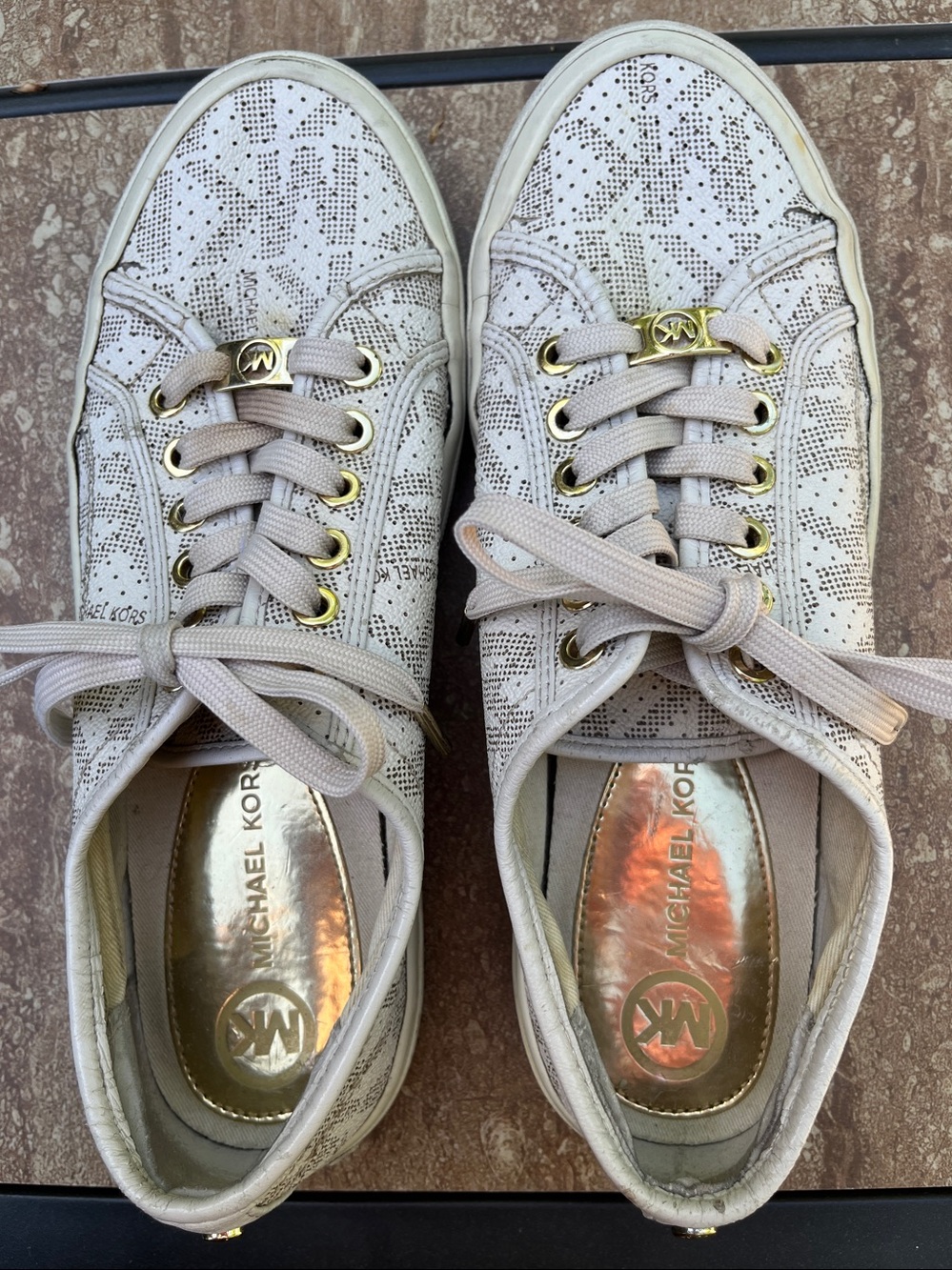 Michael Kors perforated logo lace up sneaker 9 M